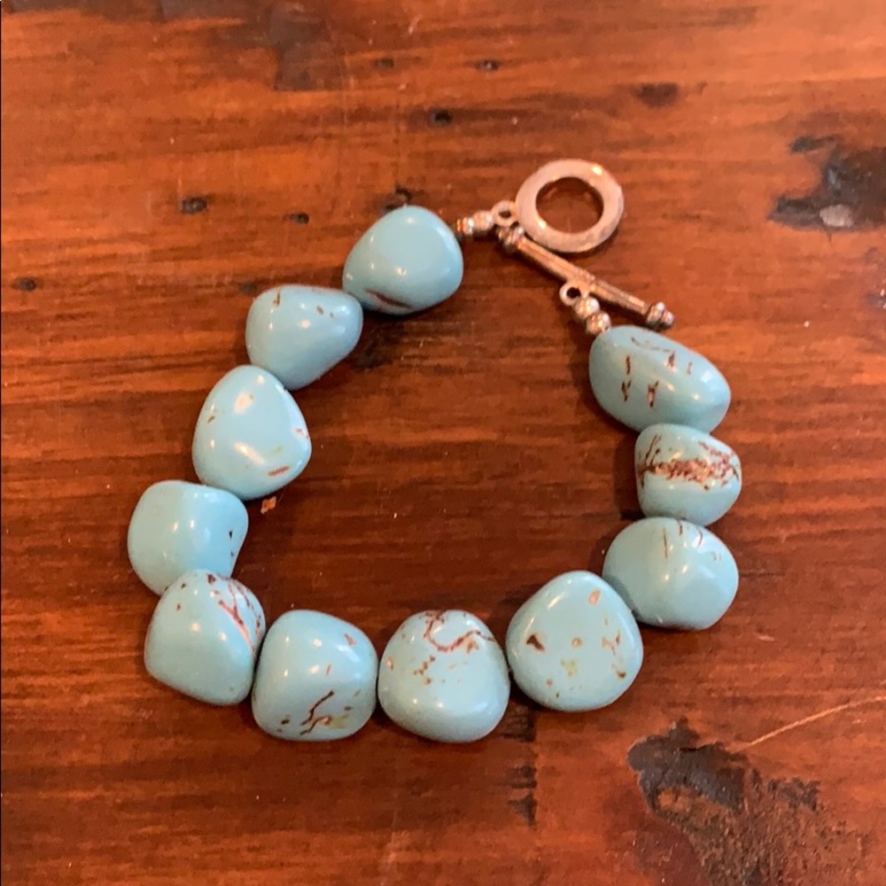 Turquoise looking stone bracelet - 7 inches